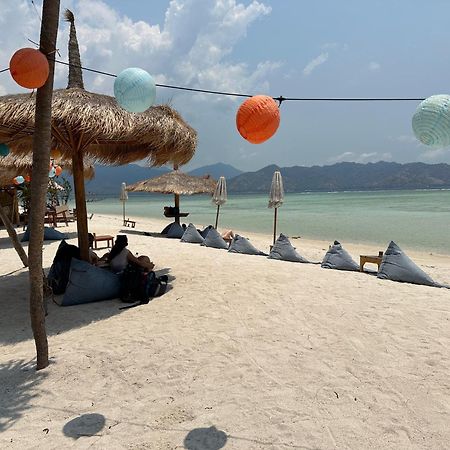 Senang Villa Gili Air Exterior photo