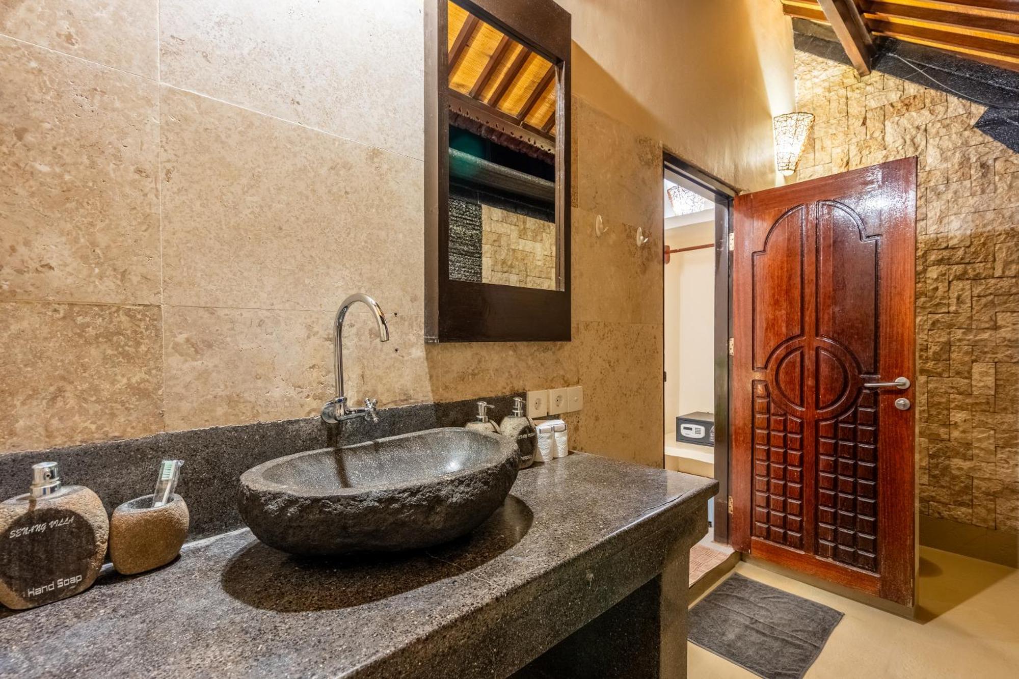 Senang Villa Gili Air Exterior photo