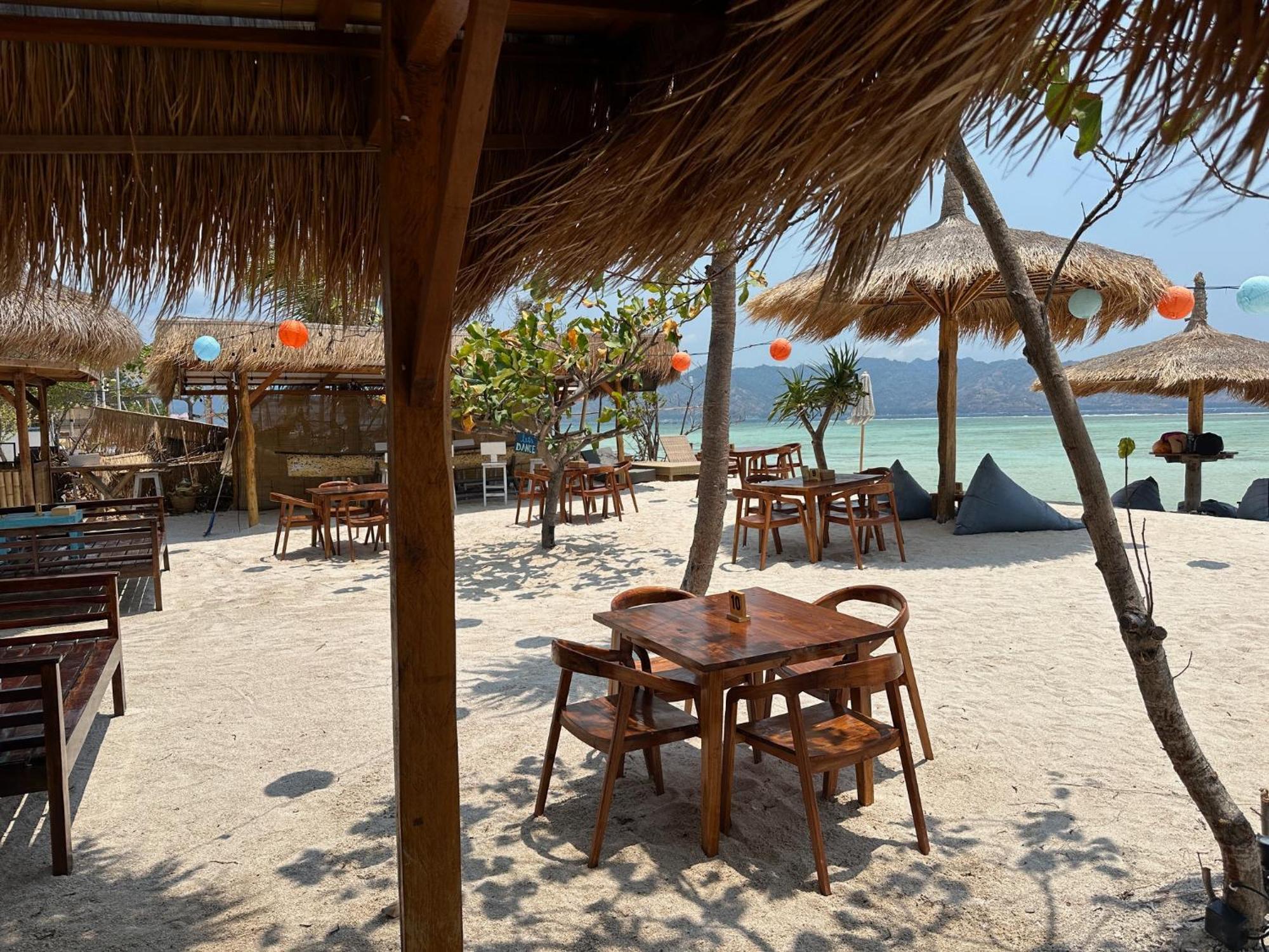 Senang Villa Gili Air Exterior photo
